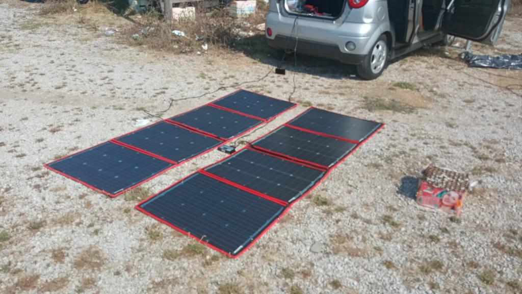 Portable folding solar panels used by IU0FBK for mobile radio operation